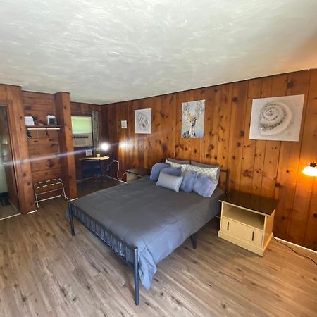 Heart Of The Berkshires Motel พิตส์ฟิลด์ ภายนอก รูปภาพ