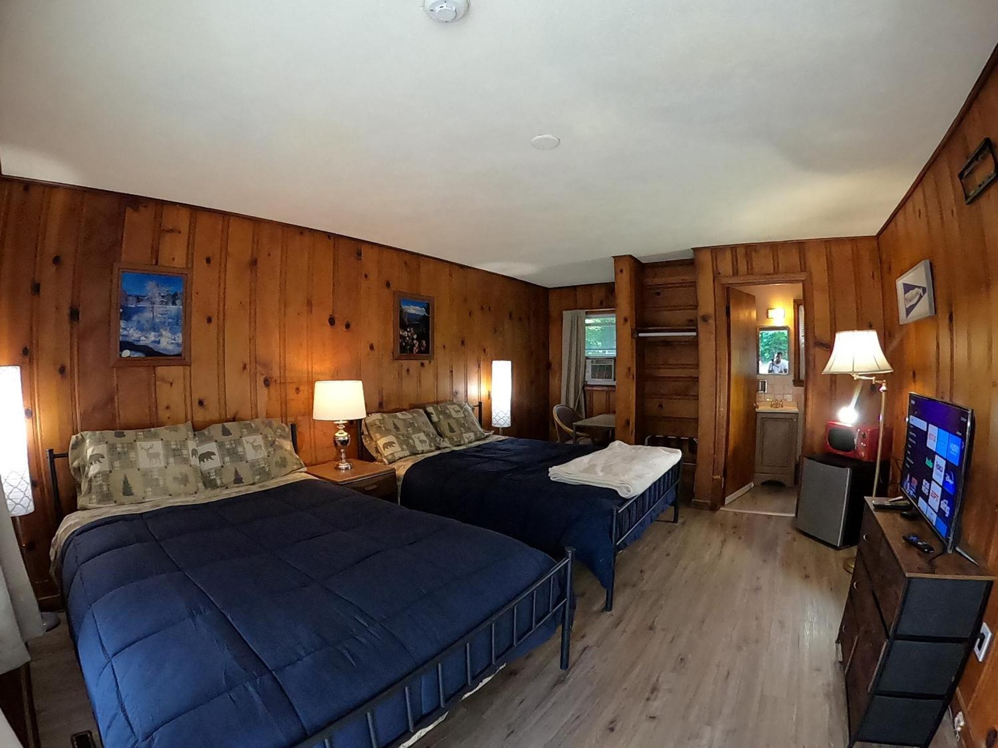 Heart Of The Berkshires Motel พิตส์ฟิลด์ ภายนอก รูปภาพ