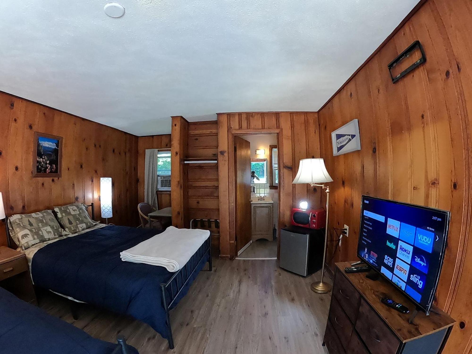 Heart Of The Berkshires Motel พิตส์ฟิลด์ ภายนอก รูปภาพ
