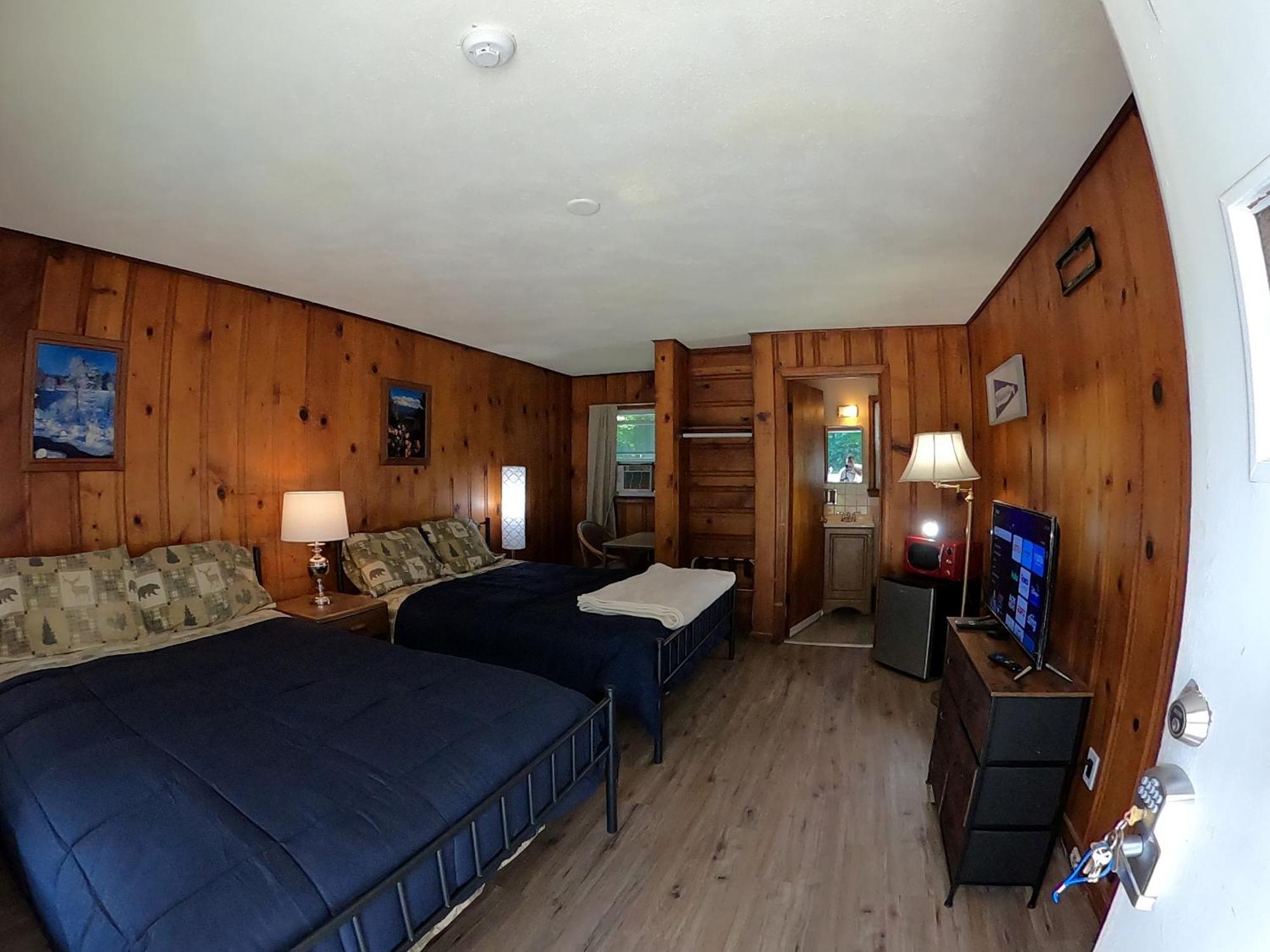 Heart Of The Berkshires Motel พิตส์ฟิลด์ ภายนอก รูปภาพ