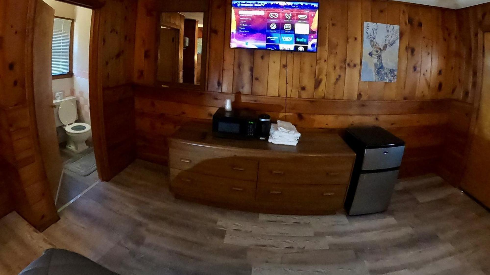 Heart Of The Berkshires Motel พิตส์ฟิลด์ ภายนอก รูปภาพ