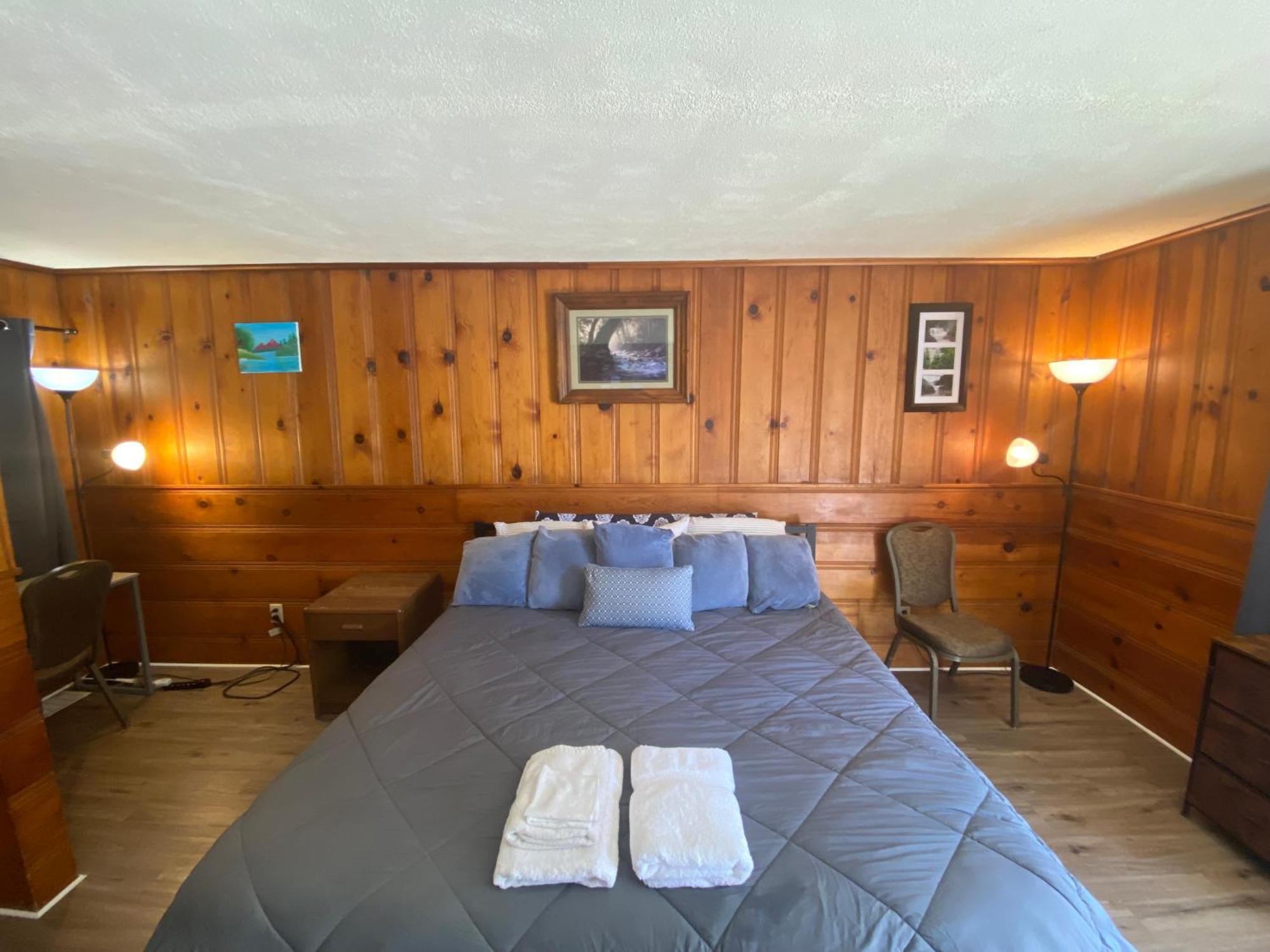 Heart Of The Berkshires Motel พิตส์ฟิลด์ ภายนอก รูปภาพ