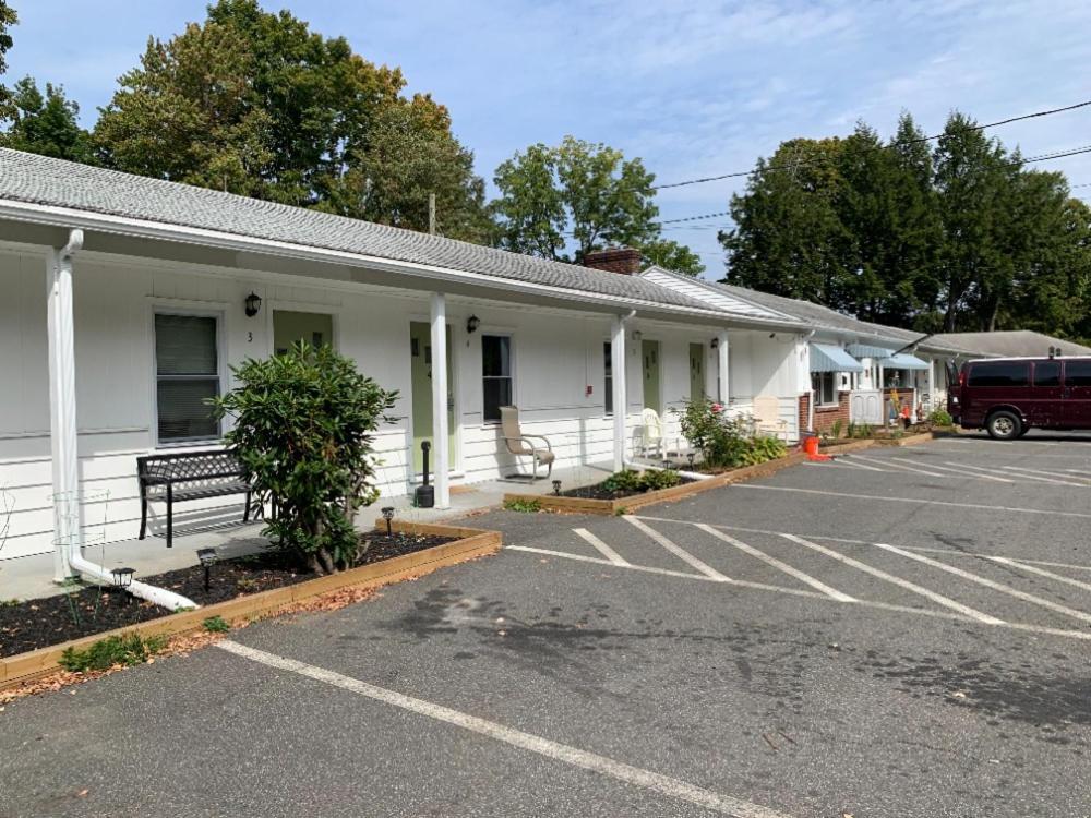 Heart Of The Berkshires Motel พิตส์ฟิลด์ ภายนอก รูปภาพ